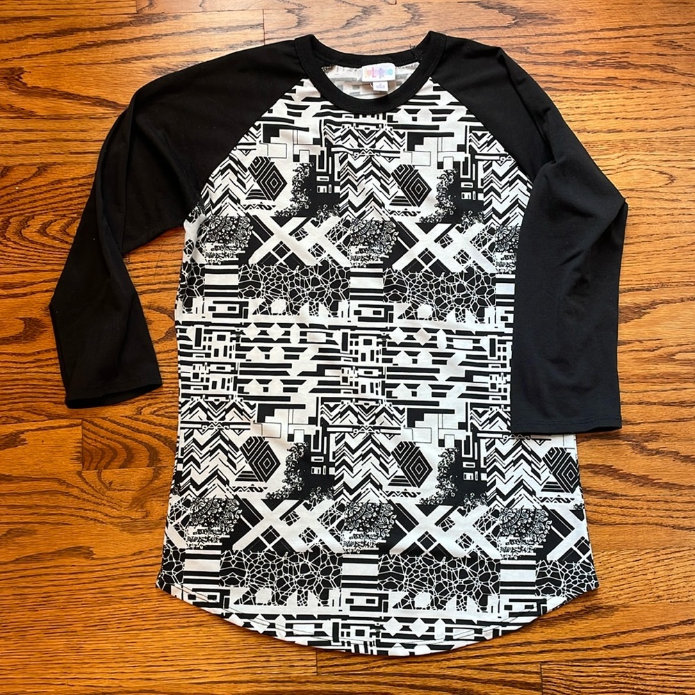 LuLaRoe 3/4 sleeve baseball t-shirt, black and white geometric print, Sz S